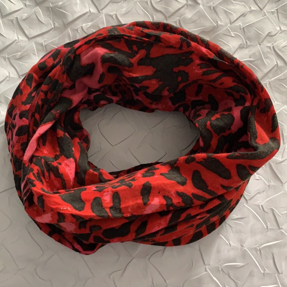 Animal Print Circle Scarf - Picture 4 of 8